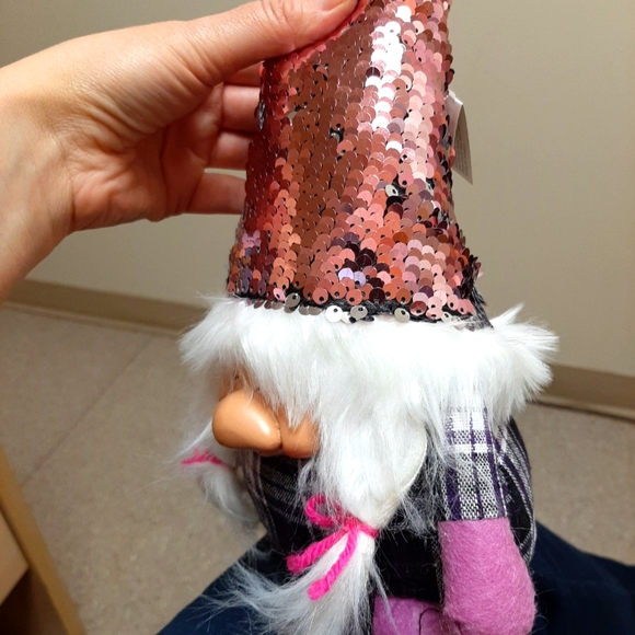 “Pretty in Pink” Gnome - Picture 5 of 10
